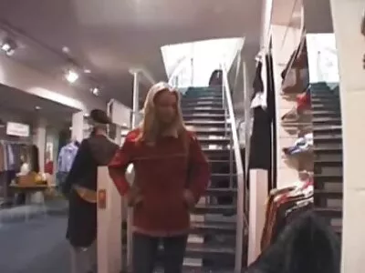 Se varsă în gura filme porno cu mature flocoase femeii