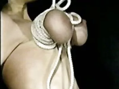Martorul nu xxx flocoase a dus-o pe tânăra mireasă la registru, făcându-se cu Vika pe capota limuzinei